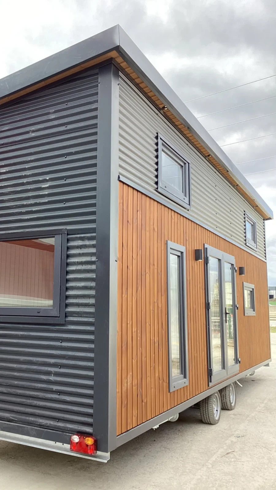 Tiny House KOSOVA 8m Doppel-Loft – 29,5m² – inkl. Lieferung DE – TÜV – Familien