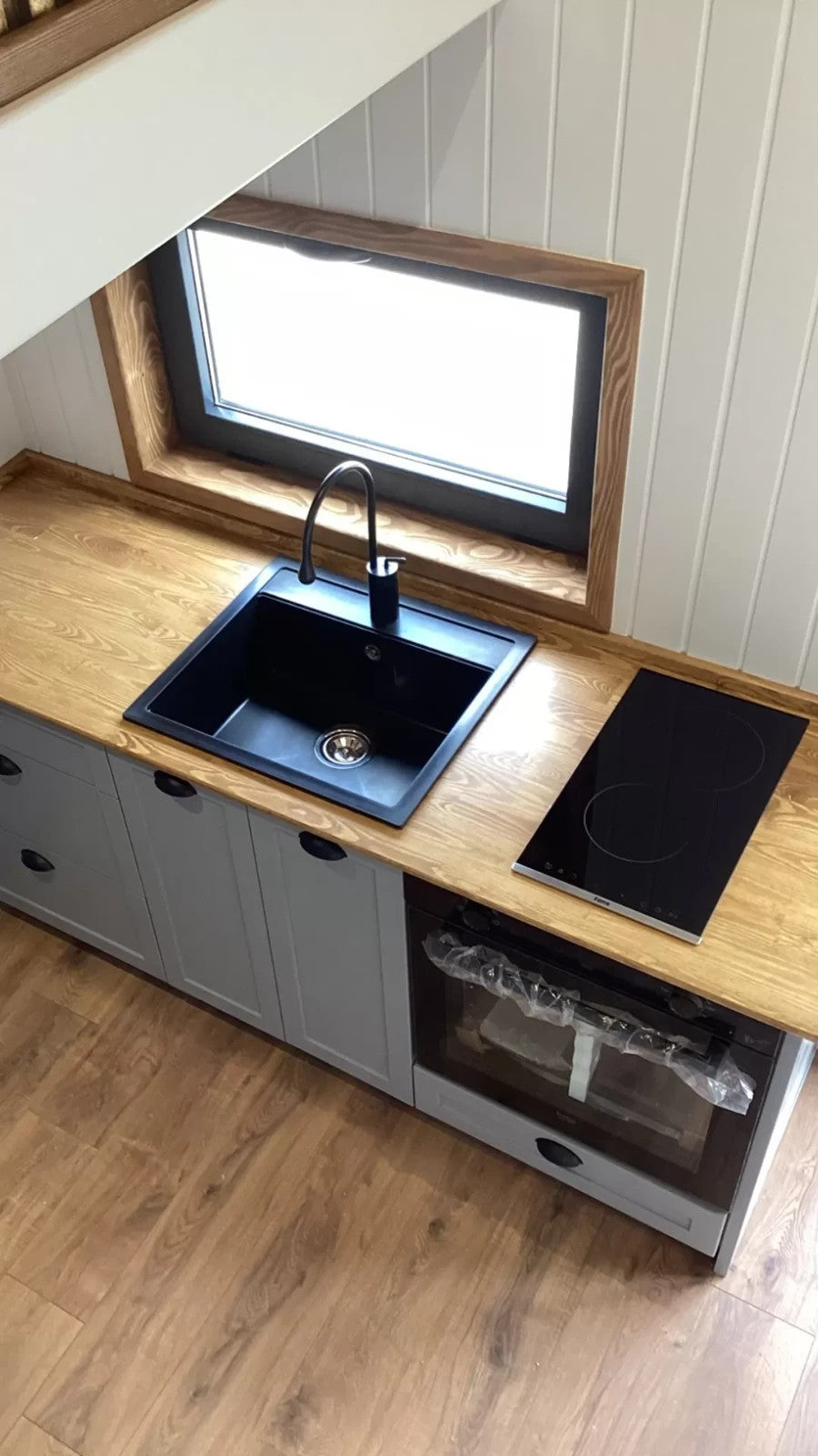 Tiny House KOSOVA 8m Doppel-Loft – 29,5m² – inkl. Lieferung DE – TÜV – Familien
