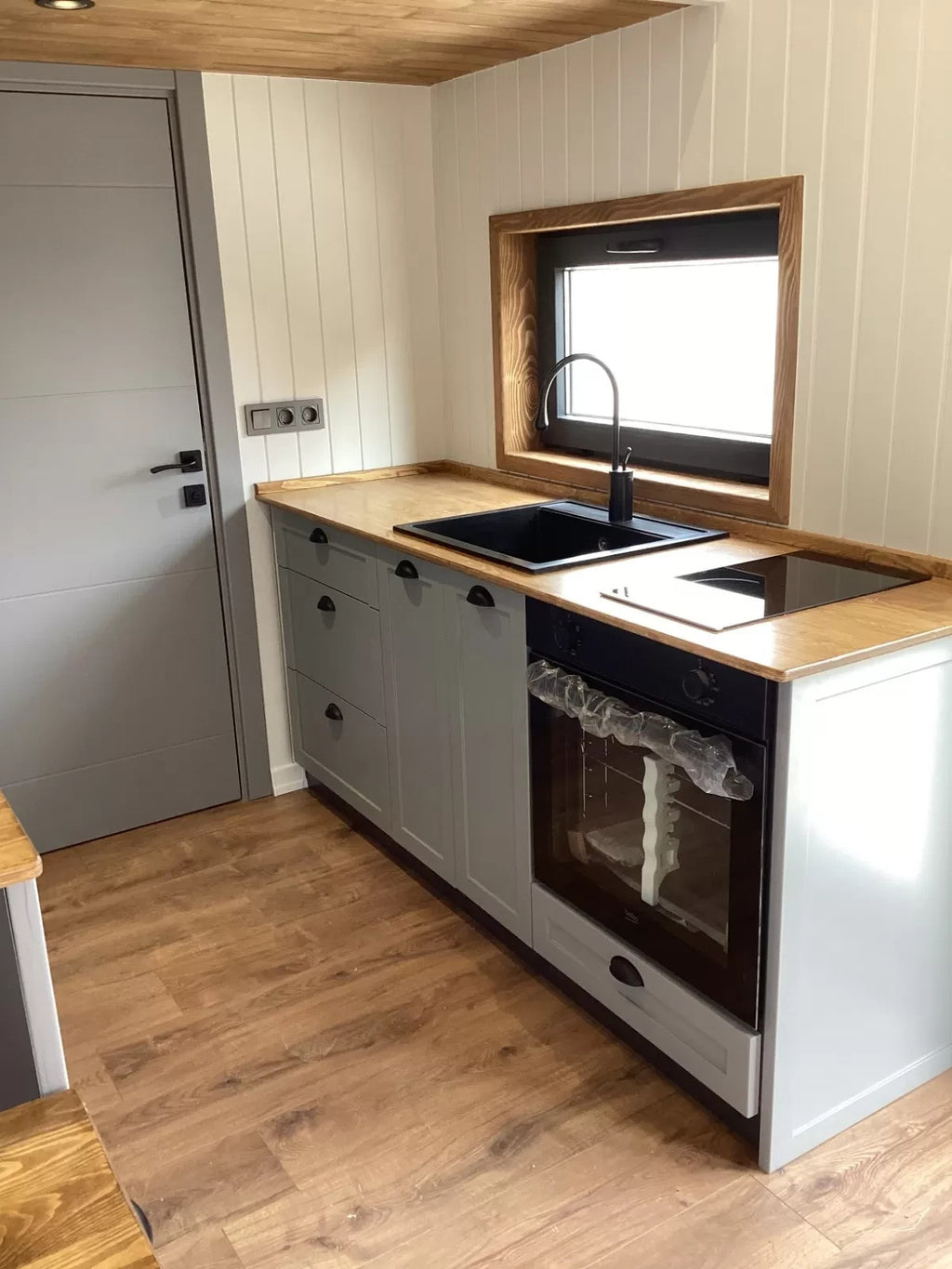 Tiny House KOSOVA 8m Doppel-Loft – 29,5m² – inkl. Lieferung DE – TÜV – Familien