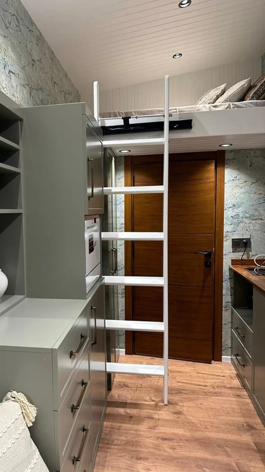 Premium Tiny House BERLIN 8m Loft 24m² – Wohnwagen – kein Baugenehmigung – TÜV