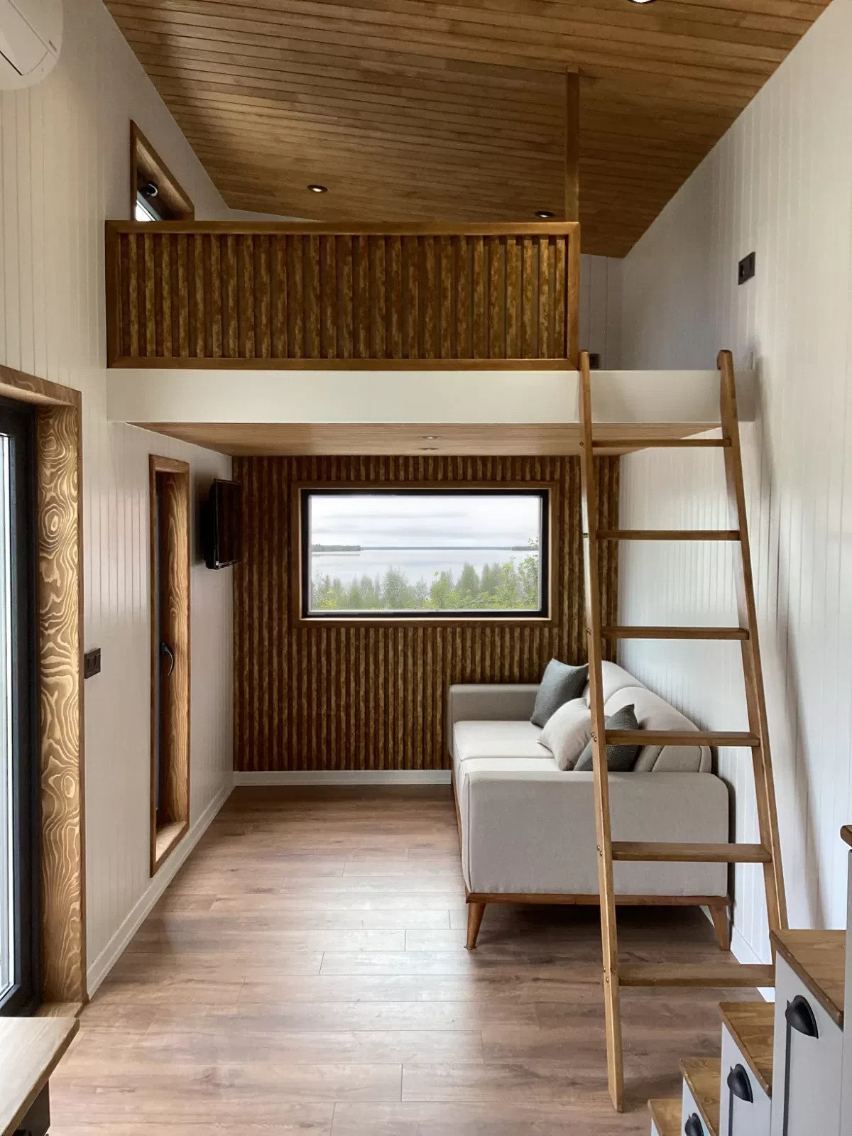 Tiny House KOSOVA 8m Doppel-Loft – 29,5m² – inkl. Lieferung DE – TÜV – Familien