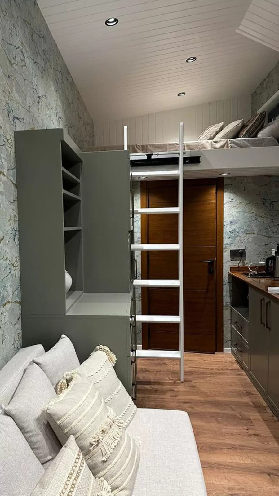 Premium Tiny House BERLIN 8m Loft 24m² – Wohnwagen – kein Baugenehmigung – TÜV