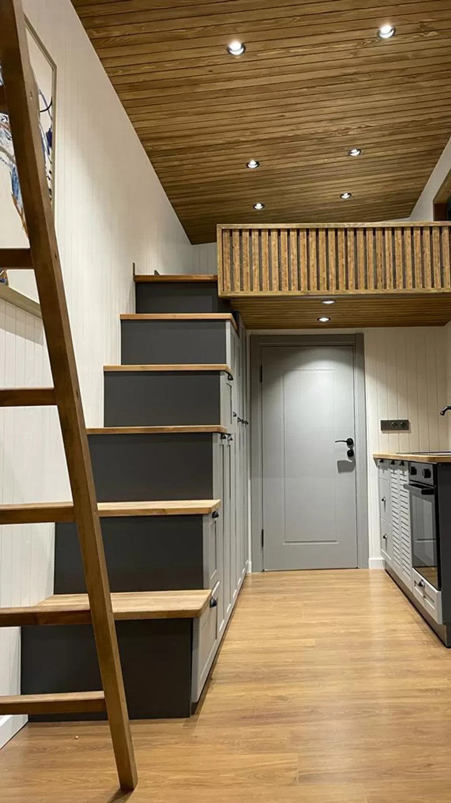 Tiny House KOSOVA 8m Doppel-Loft – 29,5m² – inkl. Lieferung DE – TÜV – Familien