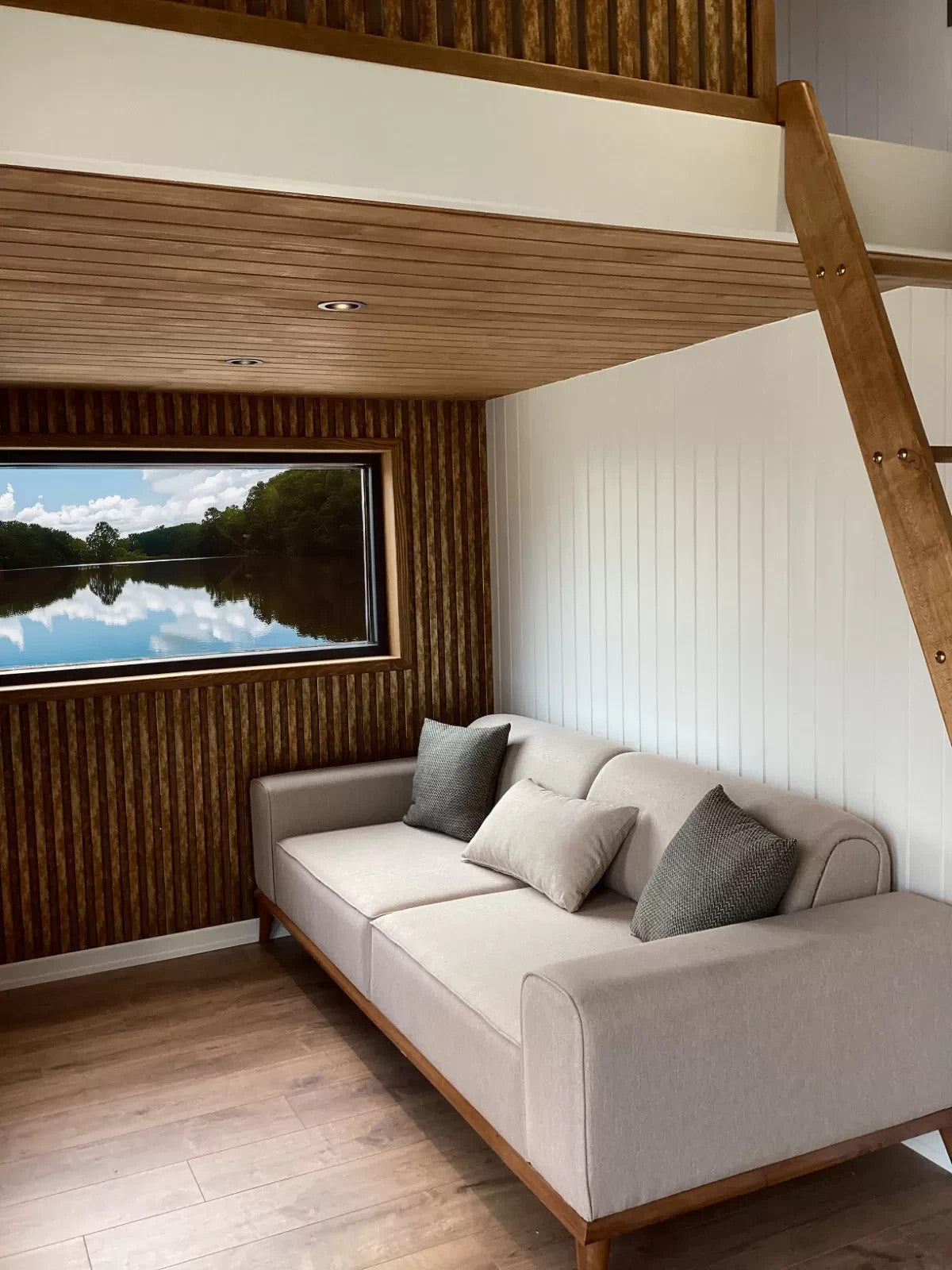 Tiny House KOSOVA 8m Doppel-Loft – 29,5m² – inkl. Lieferung DE – TÜV – Familien
