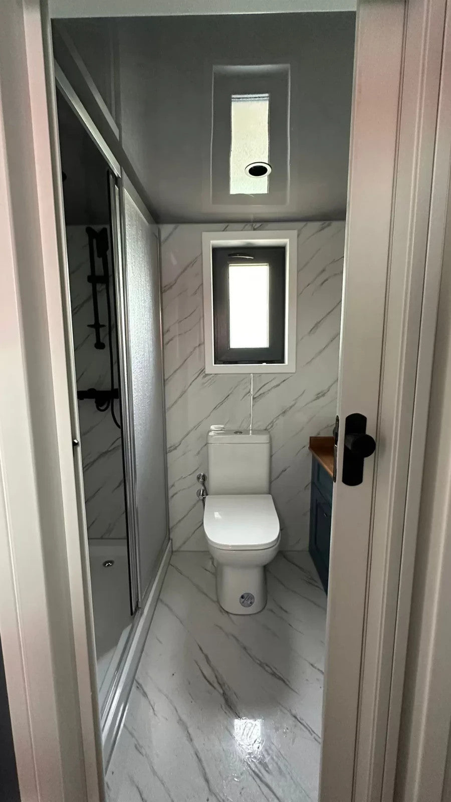 Premium Tiny House CALIFORNIA 9m 29,8m² – Wohnwagen – kein Baugenehmigung – TÜV
