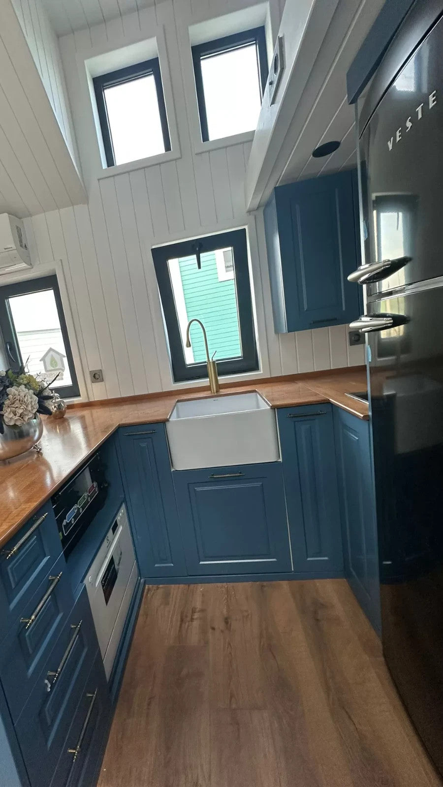 Premium Tiny House CALIFORNIA 9m 29,8m² – Wohnwagen – kein Baugenehmigung – TÜV