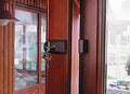 Burg-Wächter Tür- und Fenstersicherung, Abschließbar, 2 Schlüssel, Beidseitig verwendbar, Komfort-Riegel RZ 60 B SB, Braun